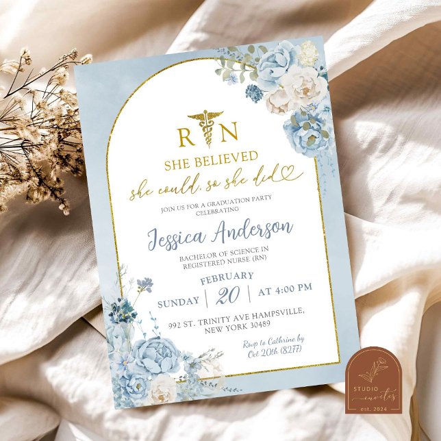 Convite Enfermeira Dusty Blue Floral Graduação (Criador carregado)