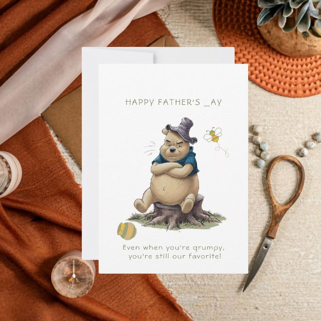 Convite Engraçado Grumpy Winnie, o Dia de os pais Pooh (Bring a smile to Dad's face with our grumpy yet lovable Winnie the Pooh Father's Day card. )
