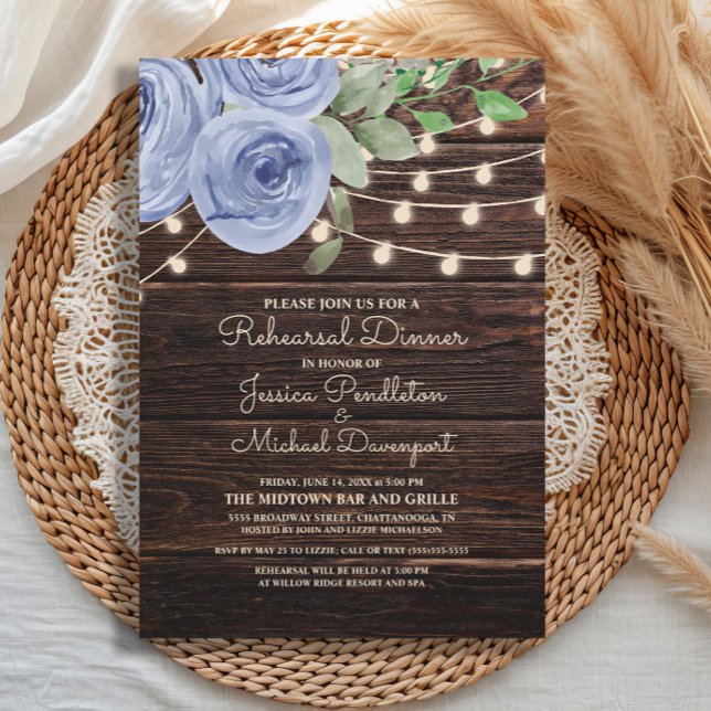 Convite Ensaio Rustic Wood String Luzes De Casamento (Rustic wood and dusty blue watercolor floral and string lights wedding Rehearsal Dinner invitation)