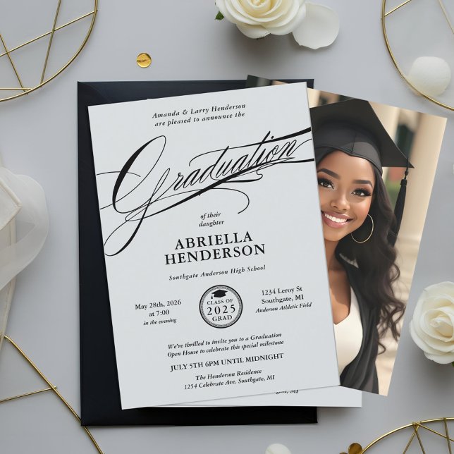 Convite Escrita de Graduação Elegante e Formal (Elegant Formal Graduation Announcement and Invitation with Elegant Typography Script.)