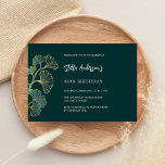 Convite Escrita esmeralda verde-esmeralda de aniversário e<br><div class="desc">Fundo verde esmeralda decorado com folhas de ginkgo. Personalize e adicione seu nome e detalhes da festa. Voltar: padrão de ginkgo.</div>