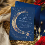 Convite Escrito na Festa de noivado Celestial das Estrelas<br><div class="desc">Chamado "Escrito nas Estrelas", este convite para noivados, gravado em azul marinho e acentuado com ouro, tece uma história de amor misturada ao mistério do cosmos. Sua design apresenta uma lua crescente metálica, estrelas suavemente brilhantes, constelações ilimitadas, galáxias distantes e a grandeza dos corpos celestes, meticulosamente montadas para espelhar o...</div>