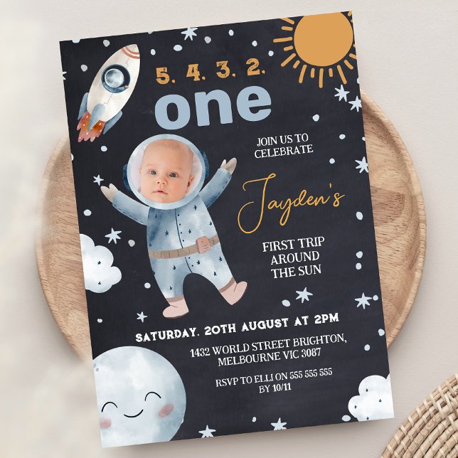 Convite Espaço Negro Primeira Viagem em torno do primeiro  (Boys First Trip Around The Sun 1st Birthday Invitation, Outer Space First Birthday Invitation, )