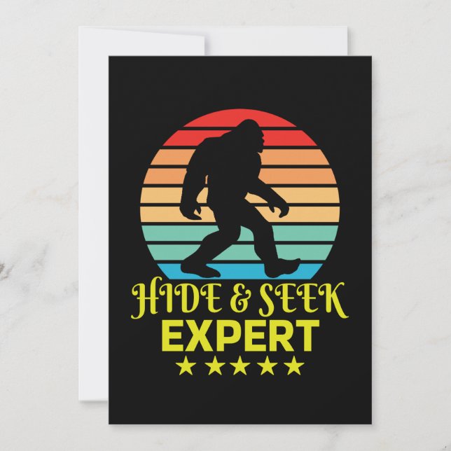 Convite Especialista em Esconde-Esconde Bigfoot Engraçado (Frente)