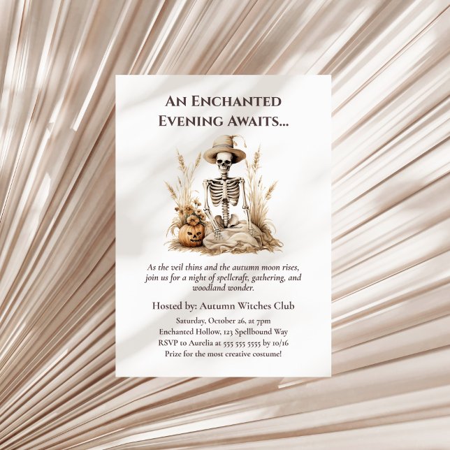 Convite Esqueleto de outono engraçado - Recolha de queda d (Funny Autumn Skeleton – Witchy Fall Gathering Invitation on a neutral dry palm leaf)