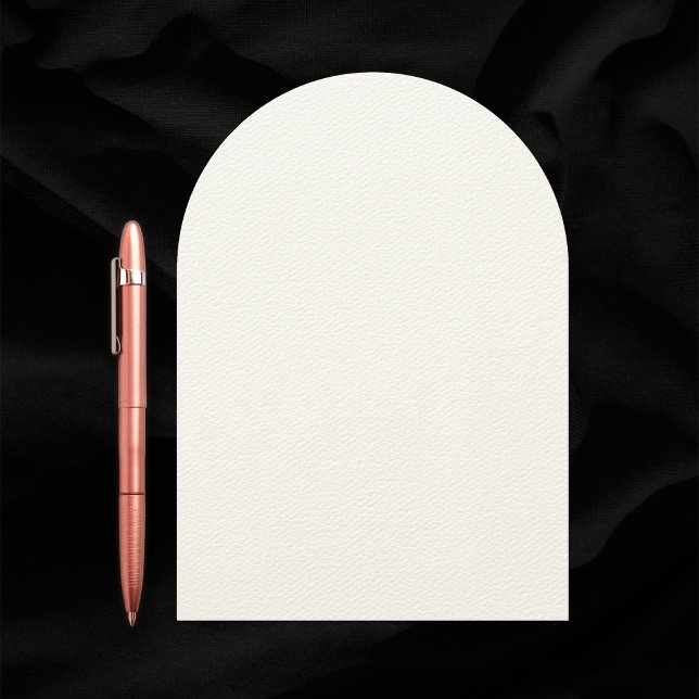 Convite Estilo de Arca Branca Simples Casamento de Vazio F (Felt ecru arch wedding invitation on black background. Pen for scale.)
