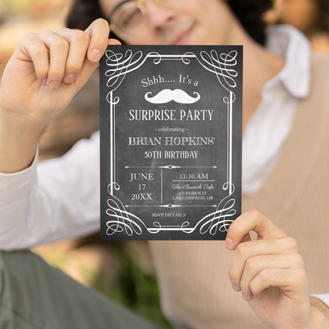 Convite Estilo Retro Mustache Chalkboard Men's B Day Party (Criador carregado)