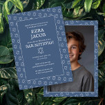 Convite Estrela do Bar do David B'nai Bat Mitzvah Foto Per<br><div class="desc">Cartão perfeito para anunciar um bar mitzvah, bat mitzvah ou outra celebração judaica! Mão fez arte para você! TOTALMENTE PERSONALIZÁVEL! Clique em "Personalizar" acima para editar o texto e adicionar sua própria foto ao verso. Clique em "editar usando a ferramenta design" para ajustar as fontes, as cores e os posicionamentos...</div>