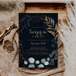 Convite Eucalyptus Dourado Calliografia Blue Surprise Part<br><div class="desc">Este convite de festas de surpresa azul para a caligrafia de ouro eucalipto é perfeito para um simples aniversário,  aposentadoria ou qualquer festa surpresa. Este design artístico apresenta folhagem verde de ouro,  feita à mão,  floral e aquarela,  de eucalipto em fundo azul escuro,  bem arrumada numa elegante moldura geométrica.</div>