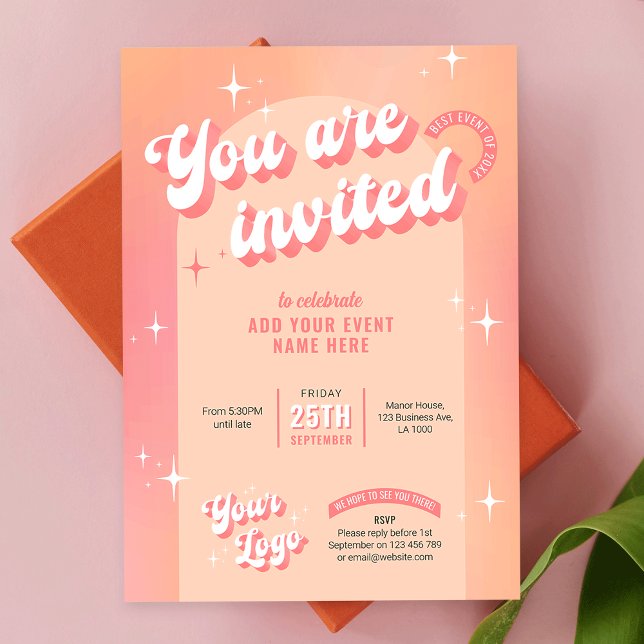 Convite Evento Comercial do Logotipo Moderno Rosa Pêssego  (Trendy business invitation design with groovy fonts, peach and pink feminine colors and sparkles)
