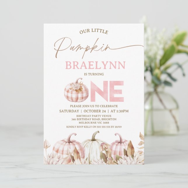 Convite Fall Pink Girls Plaid Pumpkin First Birthday (Em pé/Frente)