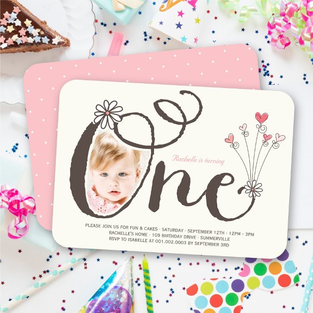 Convite Fantasiosa Primeira Festa de Aniversário da Menina (Whimsical One, White Daisy, Pink Hearts, Baby Girl's 1st Birthday Photo Invitation @ fat_fa_tin)