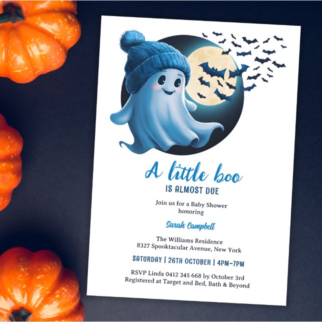 Convite Fantasma Bonito Um Pequeno Chá de fraldas De Hallo (Cute Ghost A Little Boo Is Almost Due Blue Halloween-Themed Boy Baby Shower Invitation)