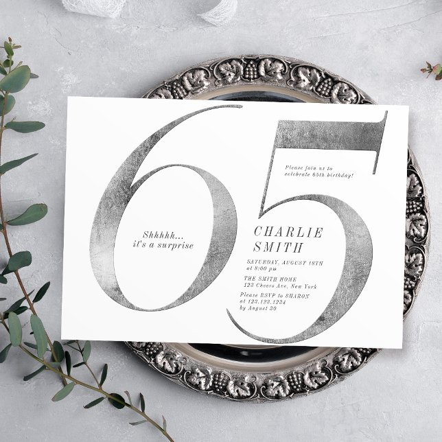 Convite Faux prata de 65 anos moderno minimalista (Modern minimalist faux silver 65th birthday invitation)