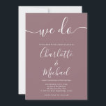 Convite Fazemos Casamento De Scripts De Assinatura Mauve<br><div class="desc">O convite de casamento para assinatura mauve elegante,  com nomes de estilo de assinatura,  este convite para casamento branco e na moda pode ser personalizado com suas informações em letras brancas chic. Projetado por Thisnotme©</div>