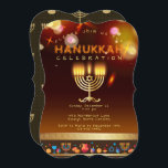 Convite Feliz Hanukkah Bela Festa Judaica<br><div class="desc">Convite de Feliz Hanukkah Cartão de Férias Judaicas Lindas. Cartão de fundo de Chanukah com símbolos decorativos tradicionais de Chanuka - dreidels de madeira (pião), donuts, menorá hanukkiah, velas, estrela de David e papel de parede de luzes brilhantes padrão dourado. Decoração do Evento do Festival de Luzes de Hanukkah. Jerusalém,...</div>