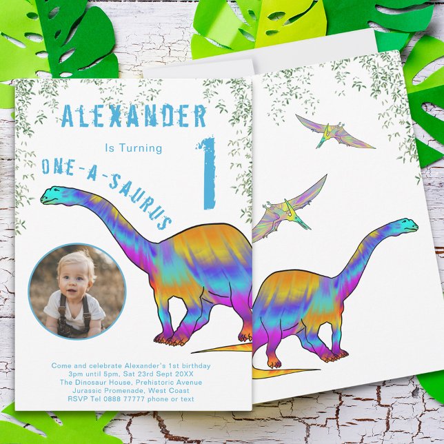 Convite Festa Colorida do primeiro aniversario do Dinossau (Colorful dinosaur one a saurus 1st birthday party invitation watercolor dinos and photo template )
