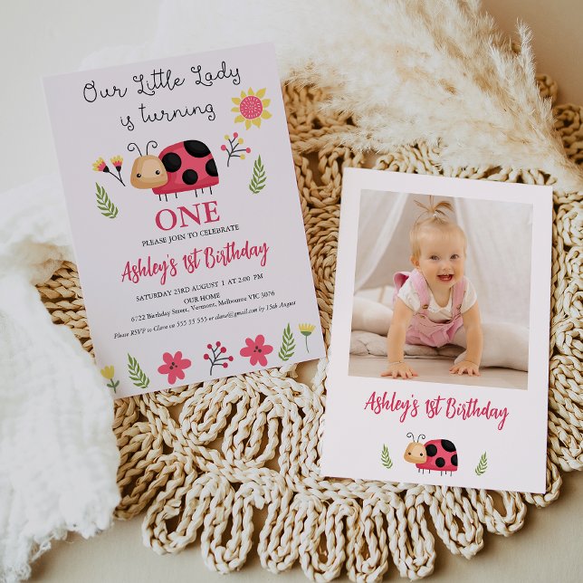 Convite Festa de 1º Aniversário da Nossa Pequena Joaninha  (Ladybug Themed 1st Birthday Invitation Template with Photo,
Our Little Lady Ladybug Birthday Invite)