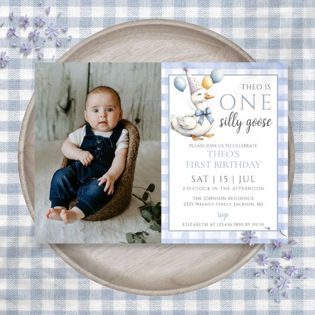 Convite Festa de 1º Aniversário do Menino Foto de um Ganso (One Silly Goose Photo Blue Boy 1st Birthday Party Invitation)