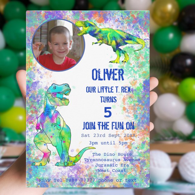 Convite Festa de 5 anos do Dinossauro (T-Rex dinosaur photo 5th birthday invitation with colorful watercolor splash background )