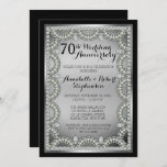 Convite Festa de 70 de Casamento de Silver e Diamond<br><div class="desc">Formas de aparência de diamante falso elegante em gradiente de tona prateada e convites de festas de 70 de Casamento de fundo preto. Design original por Holiday Hearts Design (direitos reservados). Se você tiver alguma dúvida ou precisar de assistência com o design, por favor, envie-nos uma mensagem ou envie-nos um...</div>