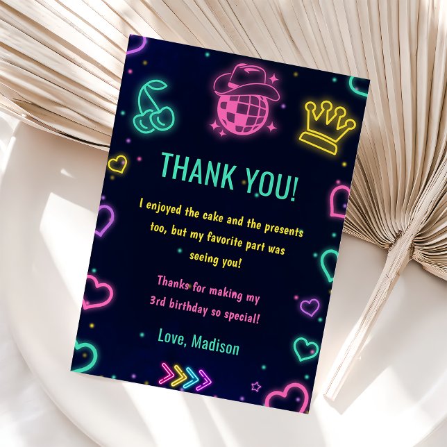 Convite Festa de aniversário das luzes de neon brilhantes (Criador carregado)