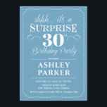 Convite Festa de aniversário de 30 anos surpresas - Branco<br><div class="desc">Convite de festas de aniversário de 30 anos surpresa. Design simples em azul claro e branco. Apresenta uma fonte elegante de script. Celebração surpresa para homem ou mulher. Pode ser personalizado em qualquer idade!</div>