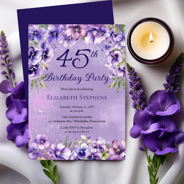 Convite Festa de Aniversário de 45 anos Elegantes Violetas (Elegant Purple Violets Floral 45th Birthday Party Invitation)
