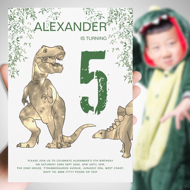 Convite Festa de aniversário de 6 de Dinossauro T-Rex (Dinosaur jungle boys 5th birthday party invitation with T-Rex and Stegosaurus dino modern green)