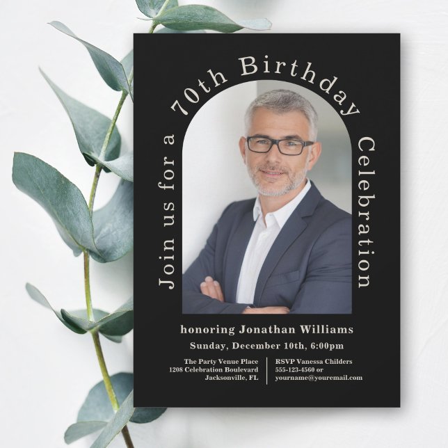 Convite Festa de aniversário de 70 preto com arco de fotos (A stylish sophisticated 70th birthday invitation with arched photo template to personalize.)