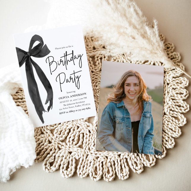 Convite Festa de aniversário de Arco Preto Elegante (Watercolor Modern Elegant Coquette Black Bow Photo Birthday Party Invitation)