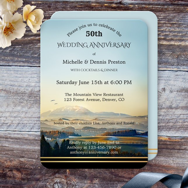 Convite Festa de Aniversário de Casamento nas Montanhas Pi (Elegant wedding anniversary invitation featuring a pretty painted mountain landscape scene)