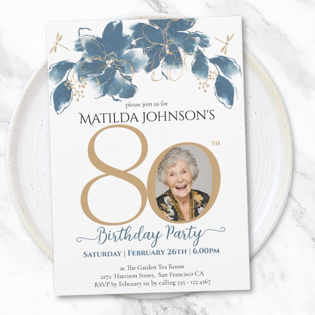 Convite Festa de aniversário de Fotografia Personalizada D (Floral Blue Gold Custom Photo 80th Birthday Party Invitation)