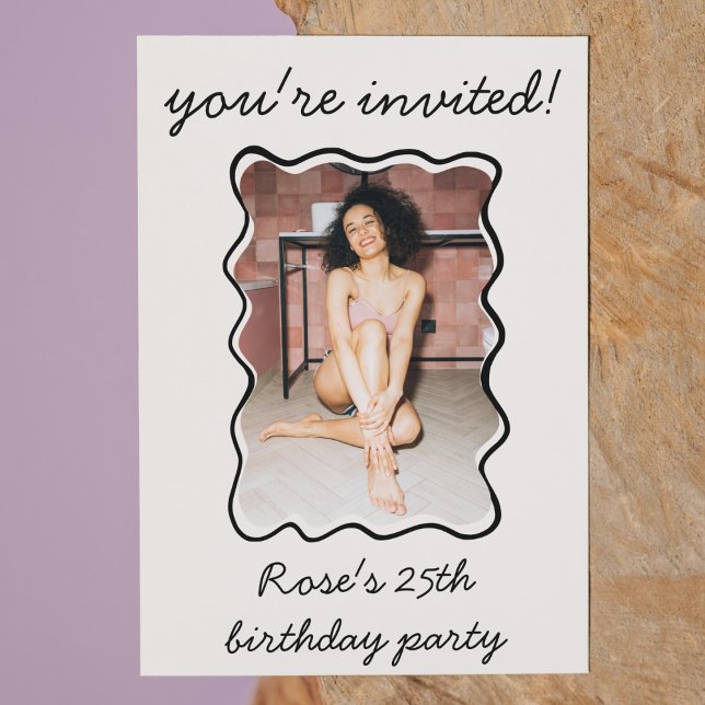 Convite Festa de aniversário de Fotografias de Borda ondul (quirky whimsical hand drawn wavy frame border photo adult birthday party invitation )