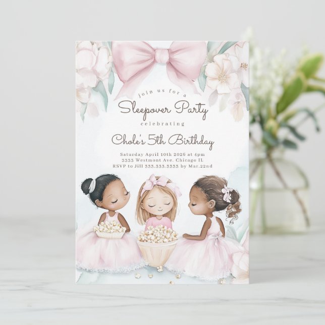 Convite Festa de aniversário de menina com noite de filmes (Em pé/Frente)