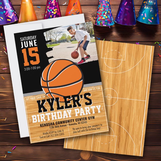 Convite Festa de aniversário de Tema de Basquete de Fotogr (Sports athlete basketball court theme boy birthday party invitation, black and orange, custom photo)