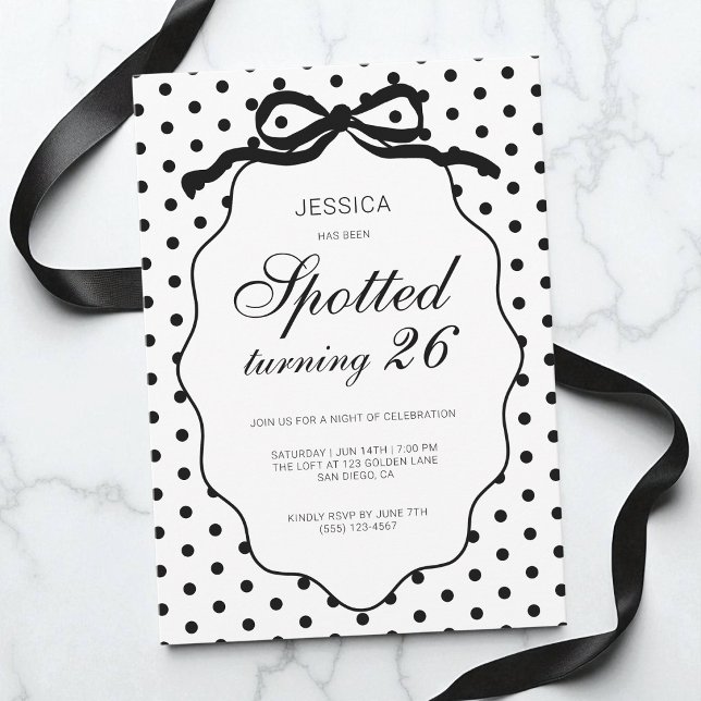 Convite Festa de Aniversário de Viravolta com Bolinhas Pre (Polka Dot Black Bow Spotted Turning Birthday Party Invitation)