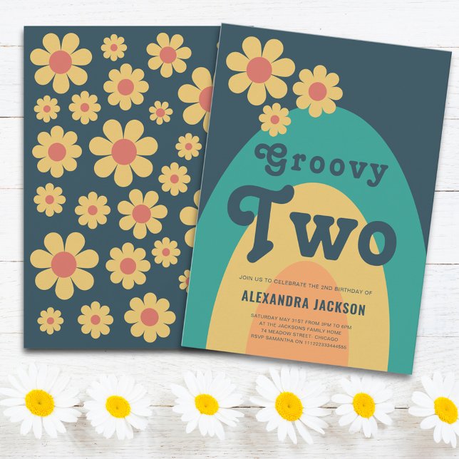 Convite Festa de Aniversário Groovy Two Retro Daisy (Groovy two retro boho 2nd birthday party invitation with hippie daisy arch)