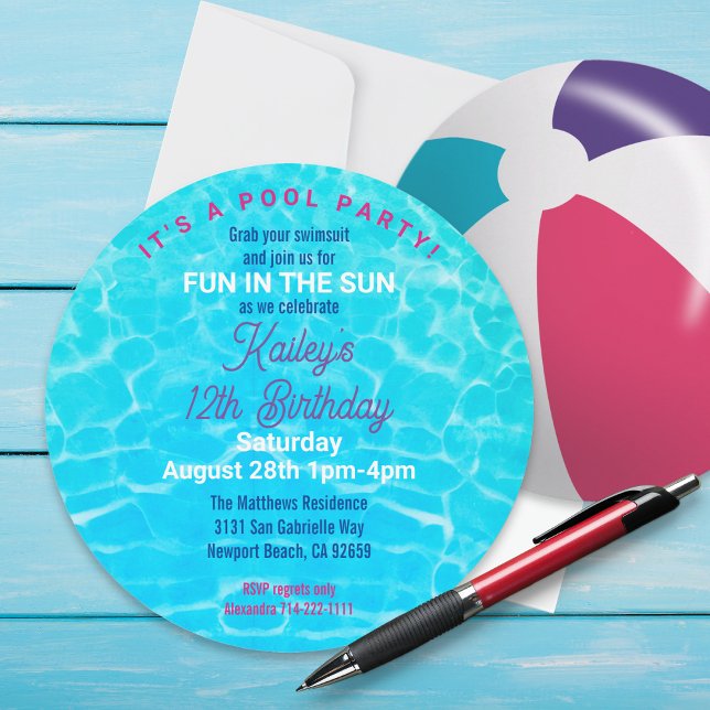 Convite Festa de Aniversário na Piscina de Bolas de Praia (This realistic looking beach ball is a round pool party invitation! Customize it for any occasion.)