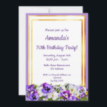 Convite festa de aniversário violeta flores douradas<br><div class="desc">Um cartão de convite de bolsa mensageifesta de aniversario elegante para 70 aniversário. Modelos para suas informações. Um quadro ultra violeta,  colorido de lavanda e dois quadros finos de ouro falsos. Espanto branco elegante,  letras roxas. Com bonito flores roxas,  violetas e brancas. Volta: pano de fundo violeta.</div>