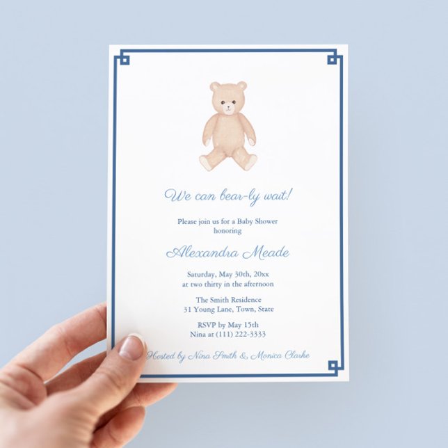 Convite Festa de Chá de fraldas Clássica do Urso de Teddy (Timeless Teddy Bear Baby Shower Invitation Design With Navy Blue And White Greek Key Backer)