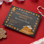 Convite Festa de decoração da casa de pão de Chalkboard<br><div class="desc">Incêndio aos seus convidados com este convite de festas de Natal com uma bela estrutura de pão de gengibre. Basta adicionar os detalhes do seu evento neste modelo fácil de usar para torná-lo um convite de tipo único. Sacudir a placa por cima para revelar um padrão de pontos vermelhos e...</div>
