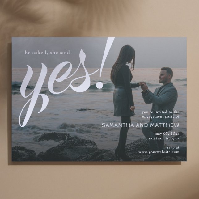 Convite Festa de Engajamento de Foto Simples Moderna Ela D (He asked, She Said Yes Engagement Party Invitation with background photo of marriage proposal)