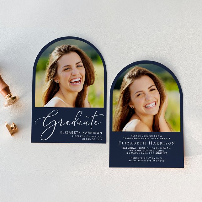 Convite Festa de formatura Azul de Fotografia do Arch de S (An elegant arch-shaped graduation party invitation to celebrate the graduate's achievements)
