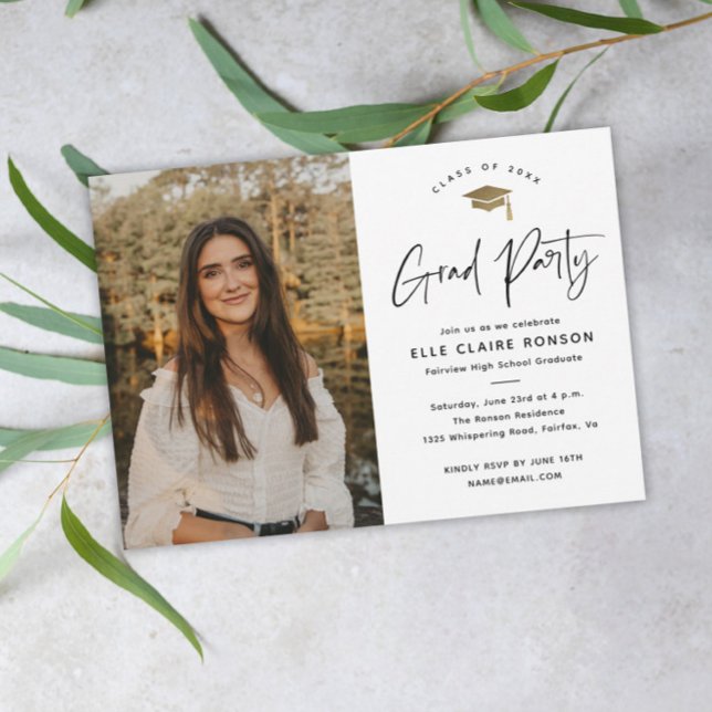 Convite Festa de Formatura com Foto Preto e Branco de Rote (Modern script black and white photo graduation party invitation.)