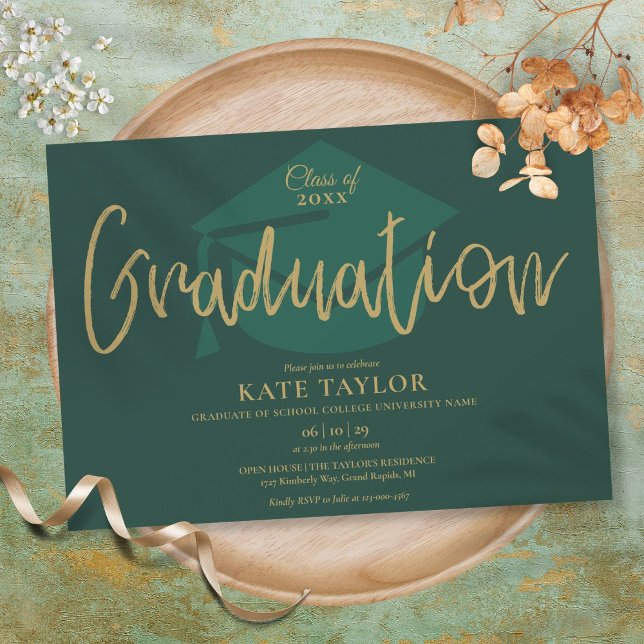 Convite Festa de Formatura com Rótulo em Verde Esmeralda e (Emerald Green And Gold Script Graduation Party Invitation)