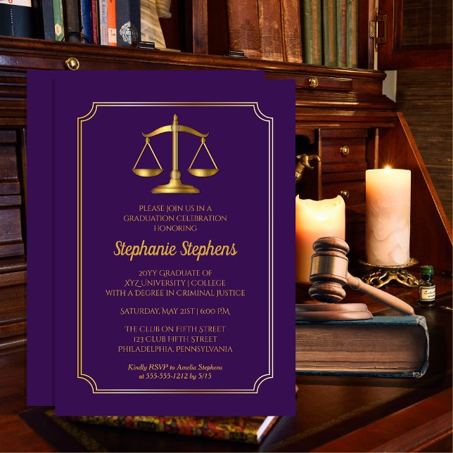 Convite Festa de Formatura de Advogado Elegante Roxo e Dou (Elegant Purple and Gold Tone Law Attorney Lawyer Graduation Announcement | Party Invitation)