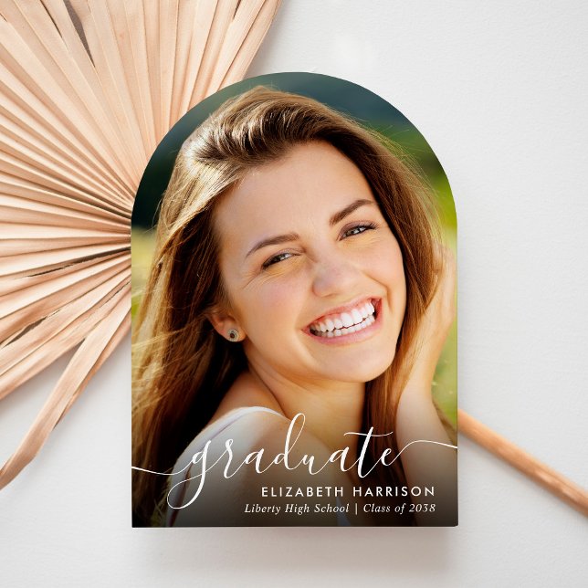Convite Festa de formatura de Arch de Script de Fotografia (Share the pride and excitement of your graduate's achievement with friends and family near and far)