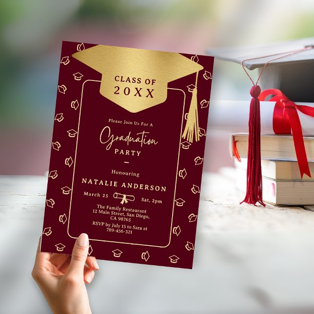 Convite Festa de formatura de chapéu Dourado Clássico Burg (Classy Burgundy Gold Graduate Hat Graduation Party Invitation )