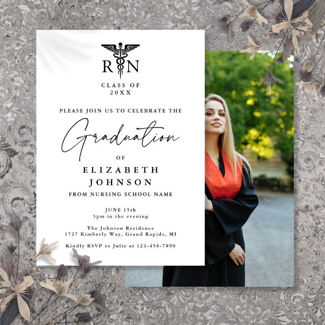 Convite Festa de Formatura de Enfermagem com Elegante Rote (Elegant Script RN Nursing Photo Graduation Party Invitation)